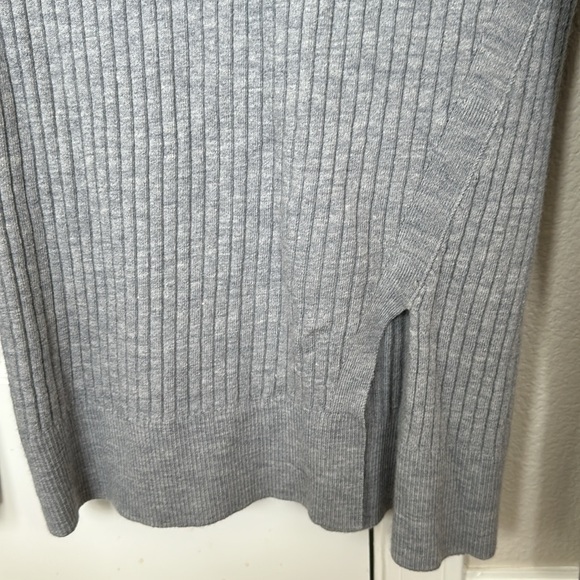 Gray Ribbed Turtleneck wool Sweater - Picture 4 of 5